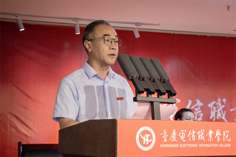 宣读文件.jpg