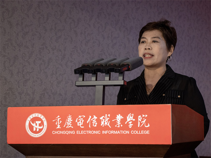 家长代表发言.jpg