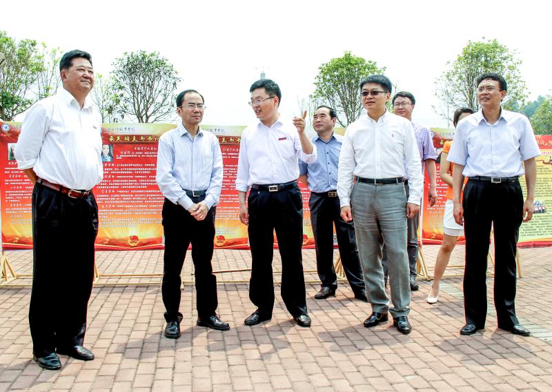 3.民盟中央常委、重庆市委主委，重庆市政协副主席,时任重庆市副市长吴刚莅临必赢官网调研.jpg