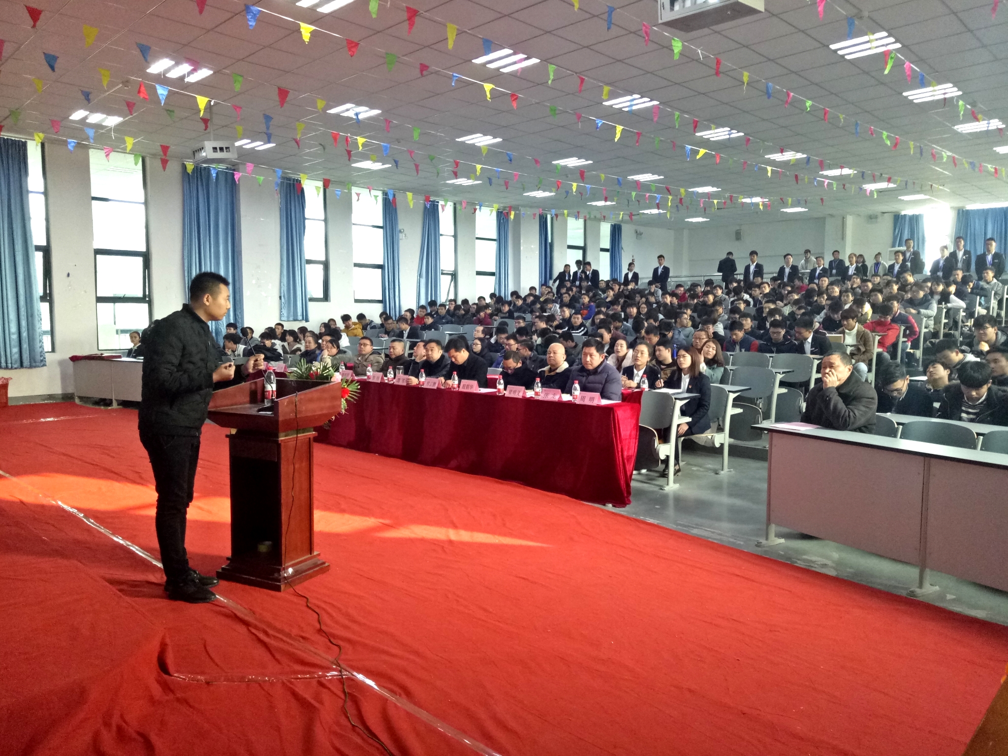 学生代表_看图王.jpg